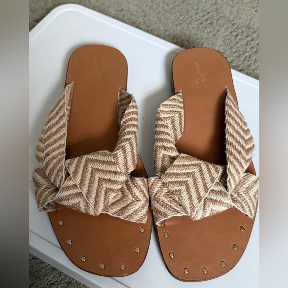 Universal Thread Woven Tan Sandals for Women 7
